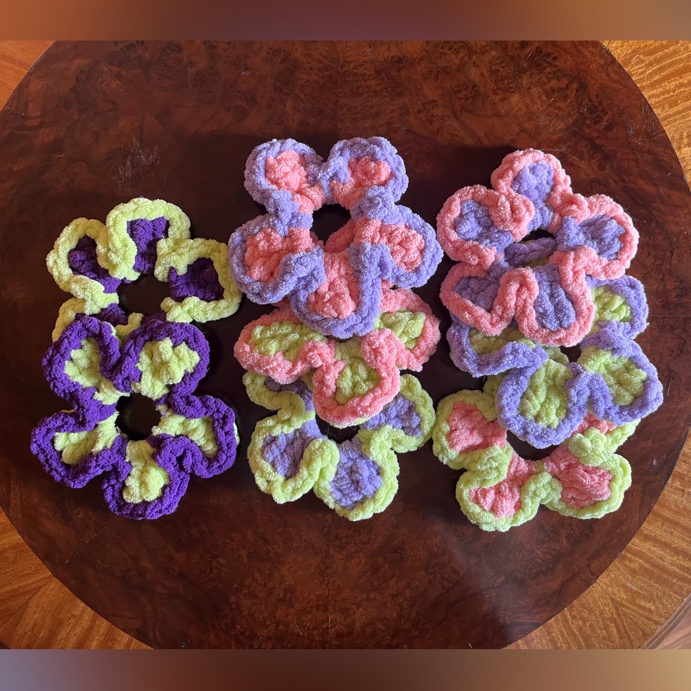 Set of 8 handmade crochet flower scrunchies/hair accessories hair elastic